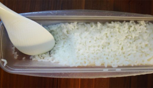 レンジ用パスタ茹で容器でご飯を手軽に炊く。一口コンロのおうちにおススメ。