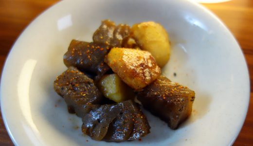 こんにゃくとジャガイモの炒り煮と鶏ハムでさっぱり夕飯。