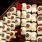 祇園祭は夕方からの宵山がおすすめ。日中はすごく暑いから気をつけて