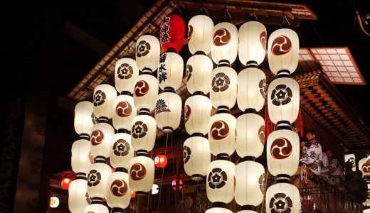 祇園祭は夕方からの宵山がおすすめ。日中はすごく暑いから気をつけて