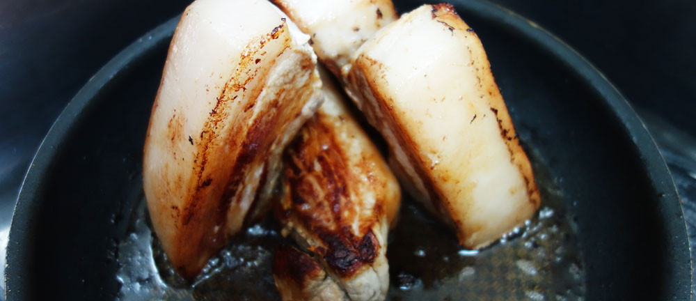 小さい面も焼きたいので立てて焼いたりします。