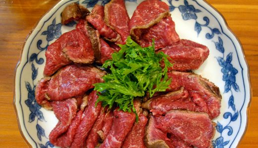 いつものとうがらし（ウデ）で牛たたきを作る。