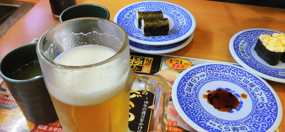 無添くら寿司で　ビールとお寿司。