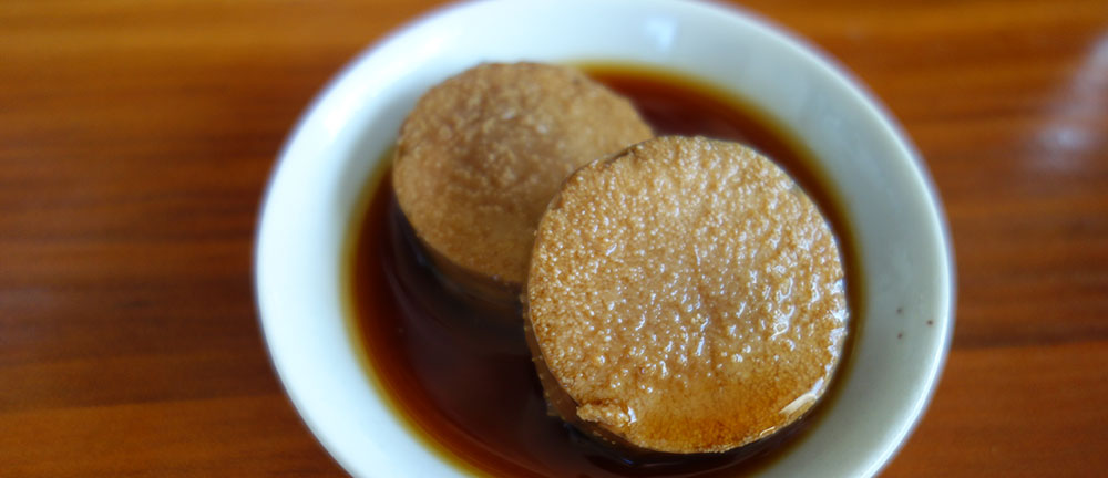 煮付けたたらこを食べるときは二つずつぐらい小皿に出してちびちびと。