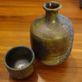 備前焼（びぜんやき）の徳利（とっくり）と御猪口（おちょこ）を貰ったので湯煮して使う