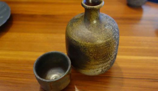 備前焼（びぜんやき）の徳利（とっくり）と御猪口（おちょこ）を貰ったので湯煮して使う