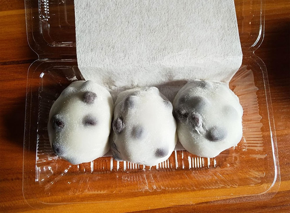 出町ふたばさんの名代 豆餅　３個で600円。