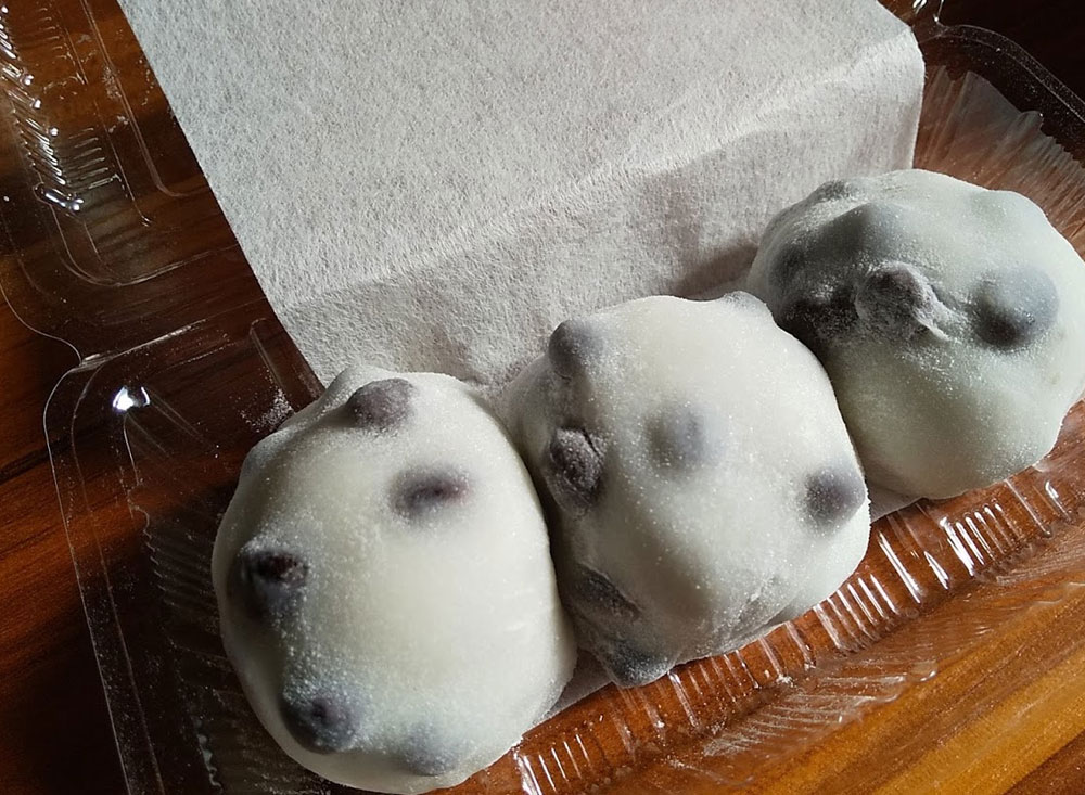 出町ふたばさんの名代 豆餅。見目麗しく。味も美味しく。写真見てるだけでまた食べたい。