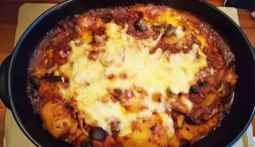 ジャガイモがあるとたまにニョッキを作る。今回は鯖缶でトマトソース。