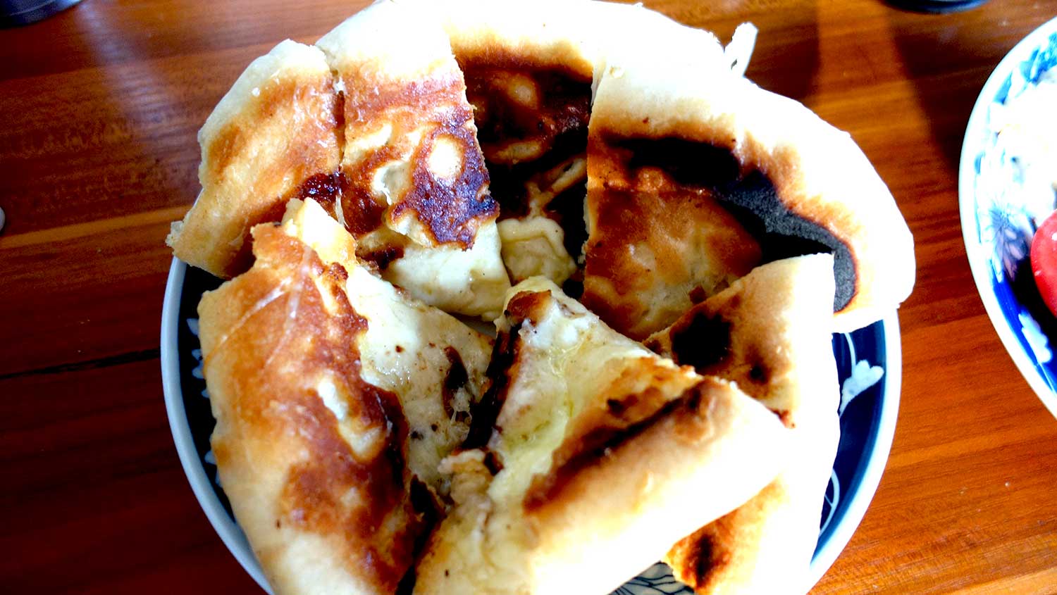 最近は無印良品のナンの粉を作ってナンを焼く。これはチーズナン。