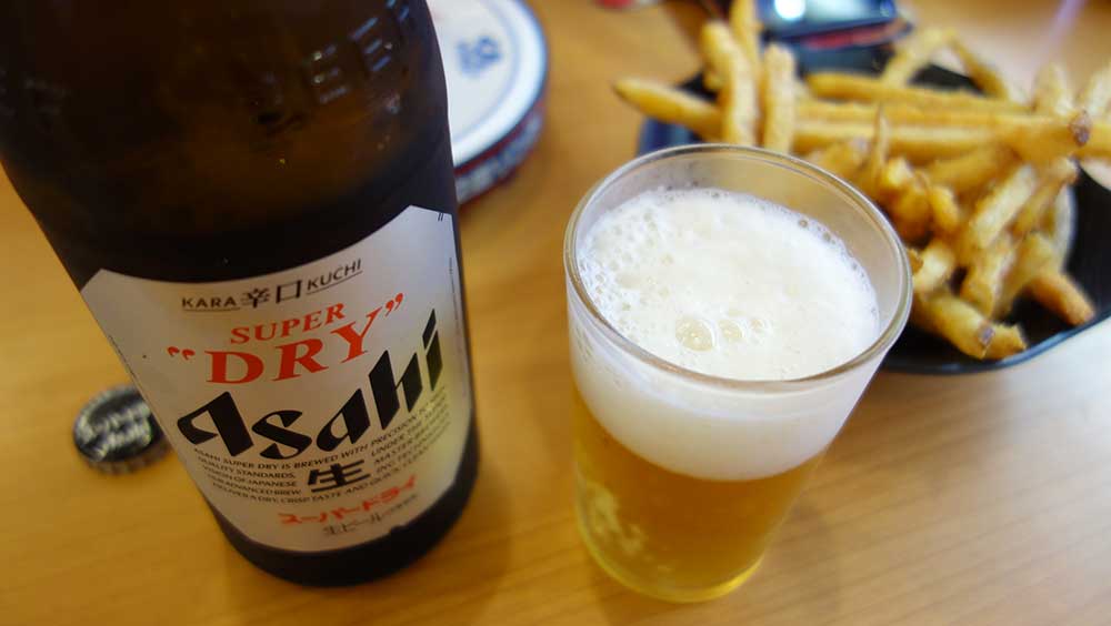 アサヒスーパードライ　瓶ビール　と　フライドポテトでくら寿司金閣寺店で晩酌