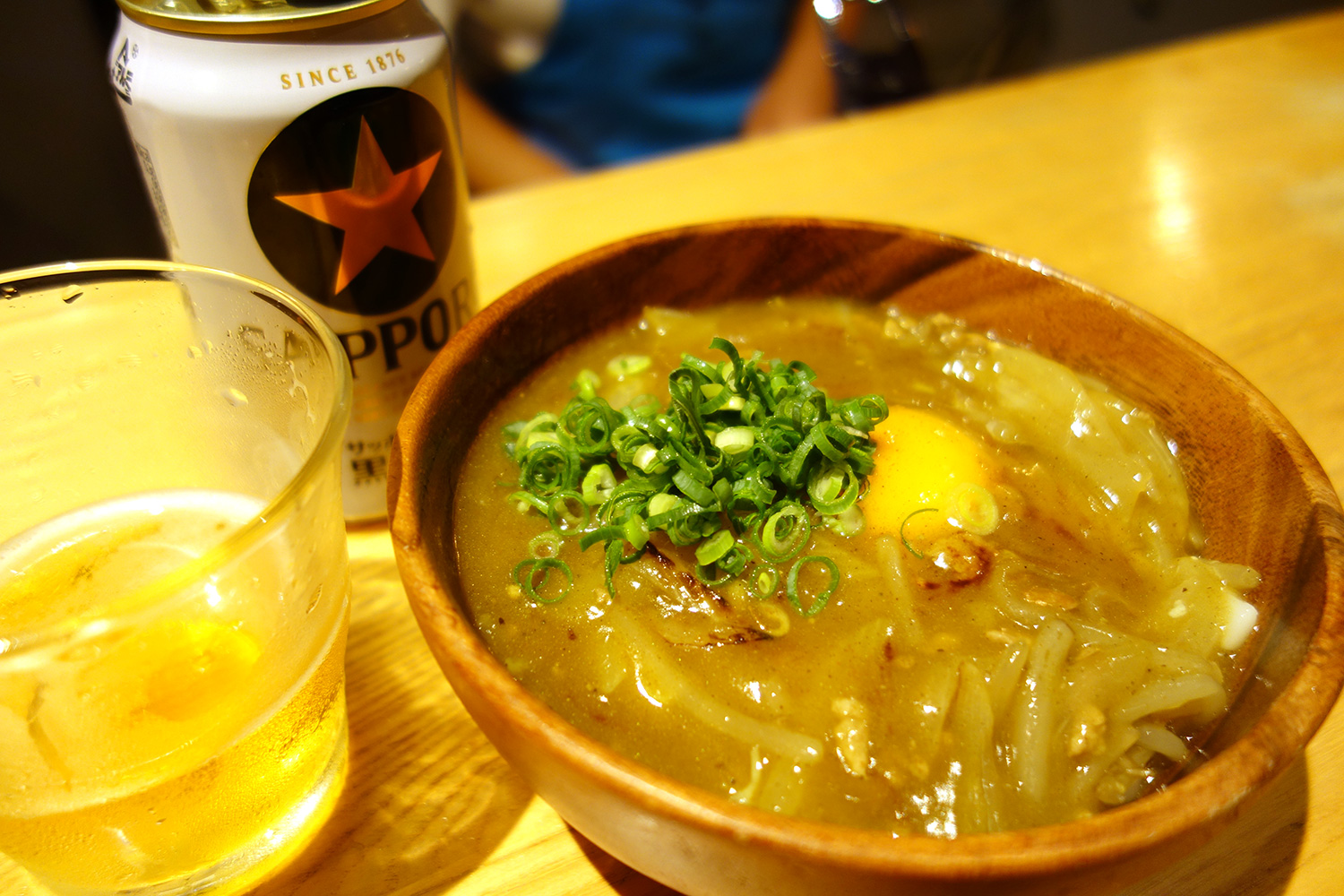 スタミナカレーうどん。ちょっと焦がしたお野菜の風味も美味しい優しいスパイスのカレー味。