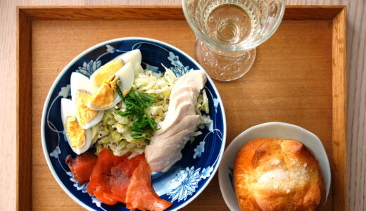 休日にスモークサーモンとワインで贅沢ランチ