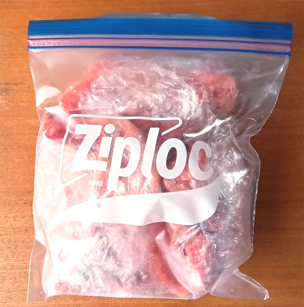 王子サーモンのスモークサーモンを小分けにして冷凍保存。