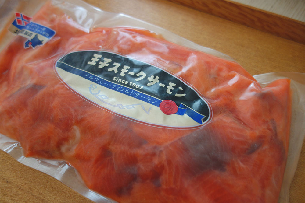 訳あり スモークサーモン 切落し 500g ノルウェー産 王子サーモン 細切れ 鮭 燻製 大容量 おつまみ
3,304円 ×1　のところ、　ポイント利用で　1680円で購入。